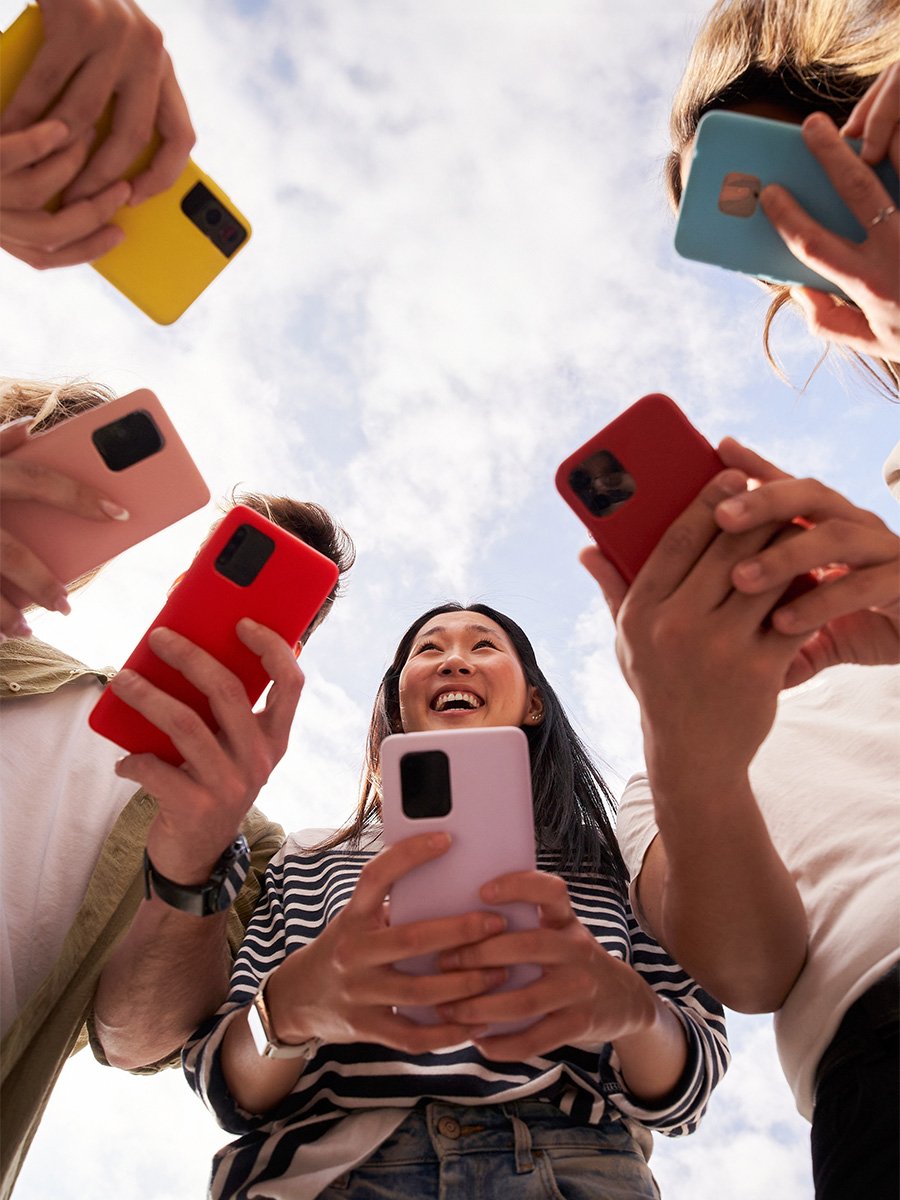  People on their phones targeted with Omnichannel Healthcare