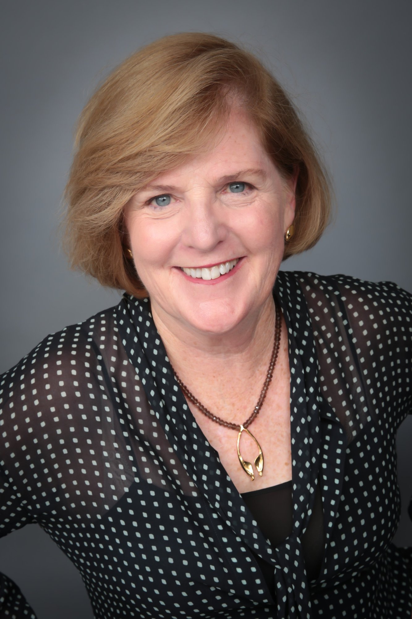 Lynn O'Connor Vos headshot photograph